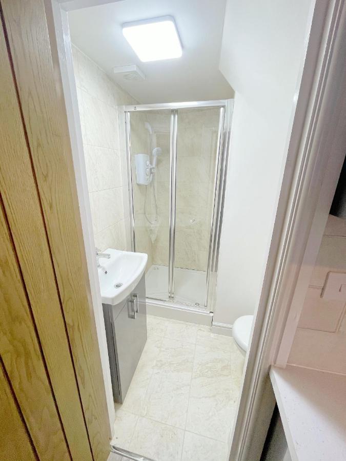 Agyeman Property Aldershot Ngoại thất bức ảnh